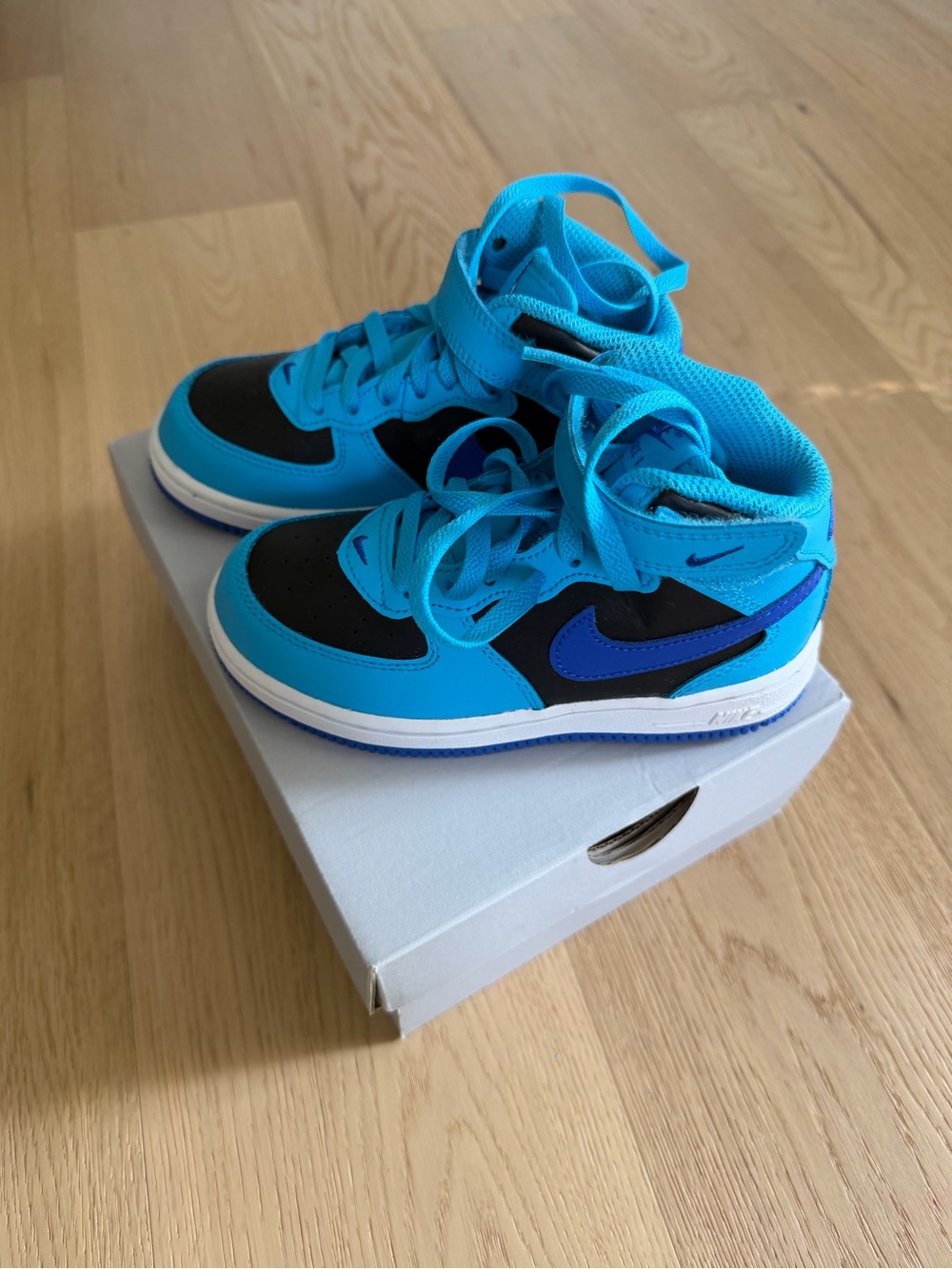 Little boys’ Air Force 1s